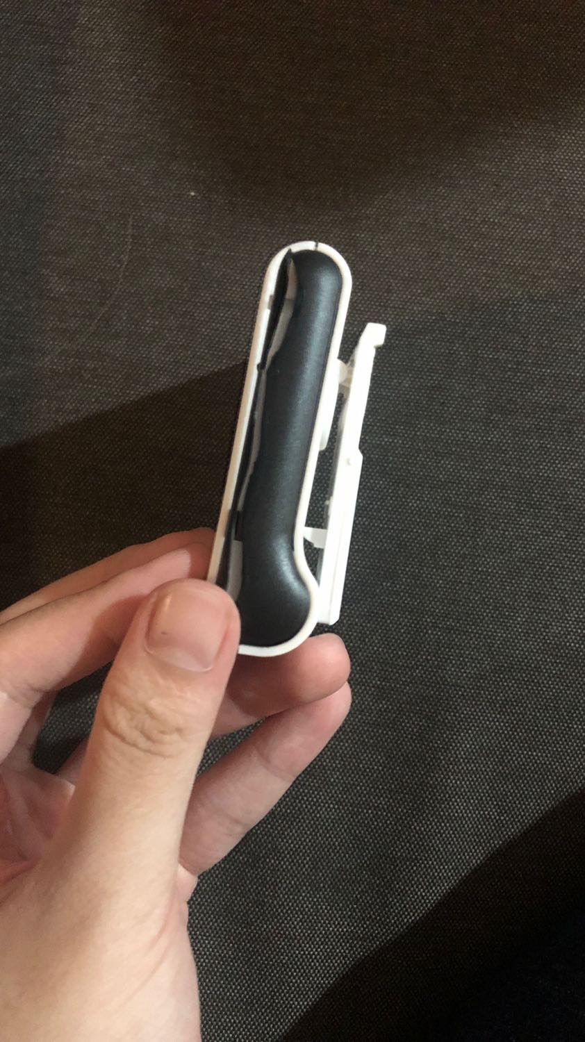 Vì tin tưởng mũ cái đầu tiên sử dụng rất tốt nên mới mua cái thứ hai cho đứa em vậy mà mua cái thứ hai không những bị hư bên ngoài mà hỏng luôn cả phần đồng hồ chỉnh giờ. Thật sự không biết là do lỗi bên giao hàng hay cửa hàng cung cấp sản phẩm. Vì tin tưởng mũ cái đầu tiên sử dụng rất tốt nên mới mua cái thứ hai cho đứa em vậy mà mua cái thứ hai không những bị hư bên ngoài mà hỏng luôn cả phần đồng hồ chỉnh giờ. Thật sự không biết là do lỗi bên giao hàng hay cửa hàng cung cấp sản phẩm.