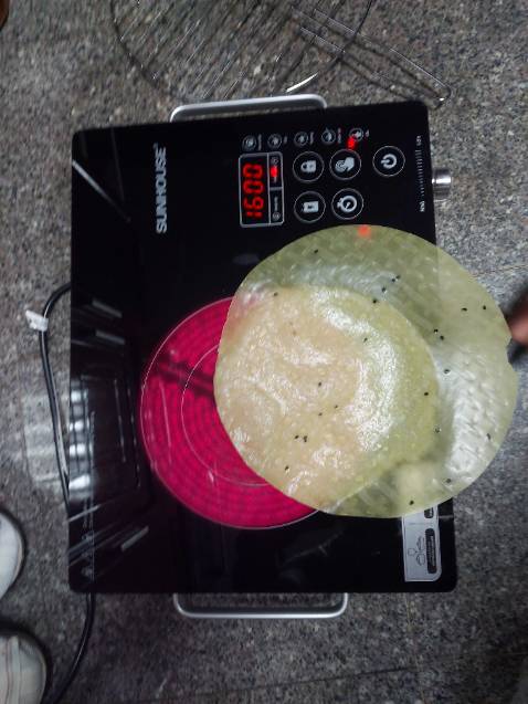 Giao hàng nhanh. Đóng gói cẩn thận 2,3 lớp luôn. Hàng đẹp như hình. Có kèm quà tặng vỉ nướng quá đẹp. Đã chạy thử rất ok. Thắc mắc 1 số giấy tờ liên quan đến bảo hành, shop cũng Rep nhanh, lẹ. Giấy bảo hành kèm theo shop ghi rõ ràng thông tin sản phẩm ,tên tuổi,địa chỉ khách luôn. Quá bài bản. Tư vấn tận tình. Rất thiện cảm với shop này. Sẽ tt ủng hộ.