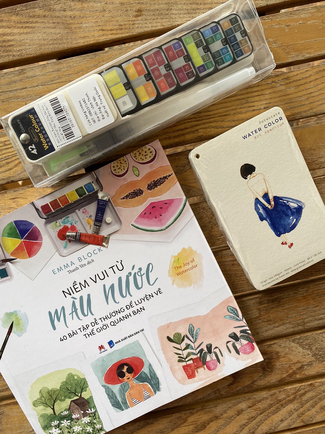 Sản phẩm ok. Giấy loang màu ổn. Dày dặn