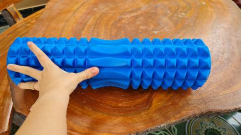 Chất liệu mềm vừa phải, độ dài phù hợp để lăm massage chân.
Sử dụng sau 1 ngày mệt mỏi hoặc sau tập thể dục rất đã cho bắp chân, đùi và cả lưng. Lúc đầu ko quen thấy hơi đau xíu, nhưng sdung xong thấy rất tốtt nhé.
Ship giao hàng nhanh nữa