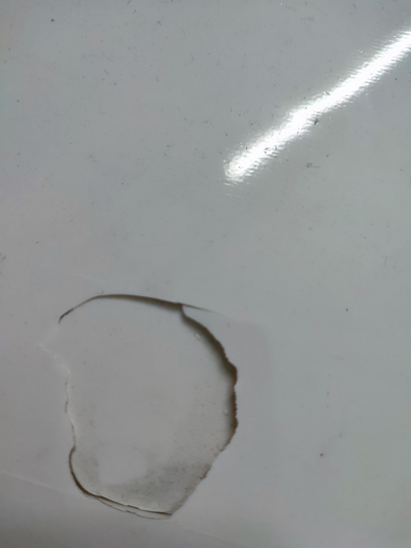 tôi không đồng ý mua chiếc tủ này hàng cũ vết vỡ khá lậu rôi