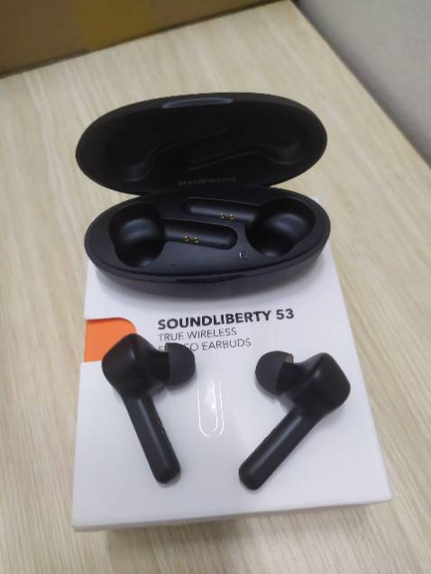 Đã dùng thử 1 ngày rất hài lòng, kiểu dáng tai nghe đẹp, cảm ứng nhạy, pin trâu, âm thanh hay, bass ấm,....vân vân và mây mây....cho shop 10 sao :)