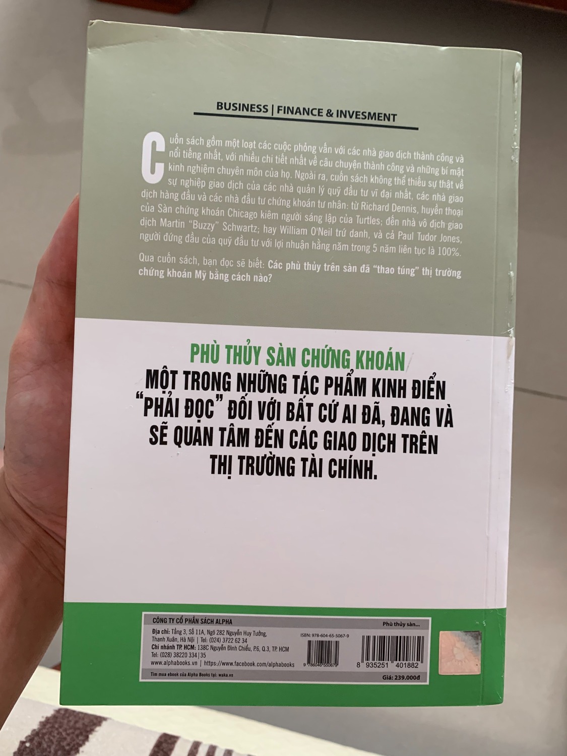 Giao hàng lâu.
Sản phẩm bị lỗi. Móp, sứt gáy sách.