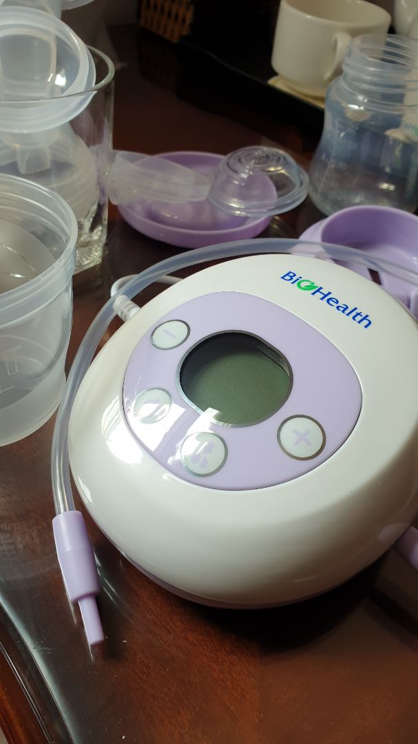 máy hút tốt, có tiếng thì ồn xíu nhưng không thành vấn đề, núm ty silicon rất mềm, bộ sản phẩm và phụ kiện kèm theo chất lượng. máy hút tốt, có tiếng thì ồn xíu nhưng không thành vấn đề, núm ty silicon rất mềm, bộ sản phẩm và phụ kiện kèm theo chất lượng.