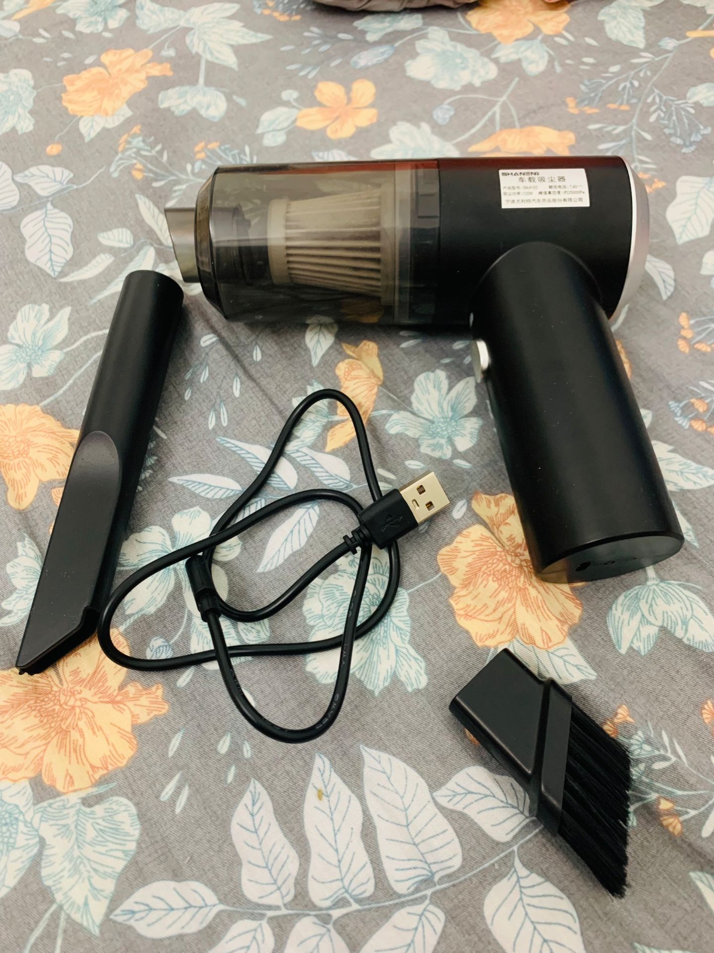 Máy dùng thích và tiện. Lực hút ok, cầm vừa tay. Luồn lách ngõ ngách khá ổn. Đặc biệt hút bụi các thiết bị điện tử, máy tính và oto ổn. Dùng thời gian chạy ổn định. Thanks shop.