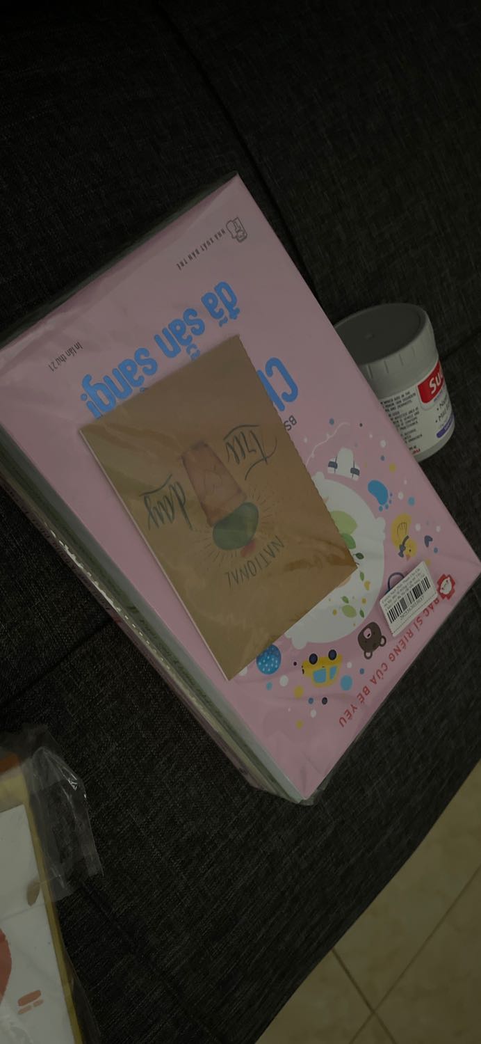 Giao hàng nhanh như 1 cơn gió. Có tặng kèm sổ. Sách chính hãng nên đẹp và nét