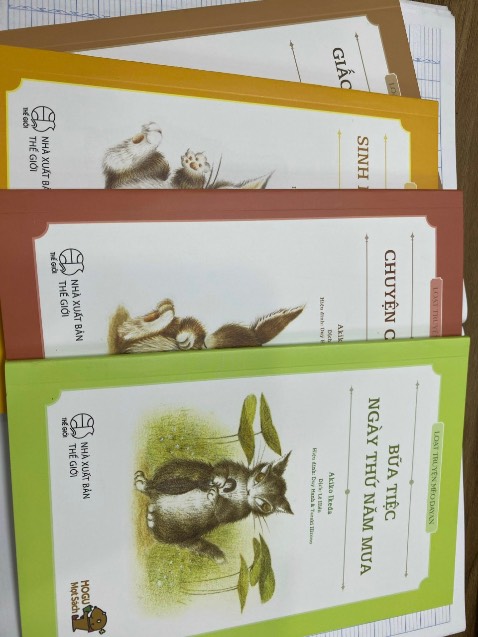 Mua luôn mấy cuốn, thấy sách bên sop khá ưbg