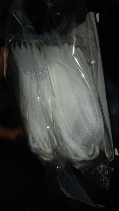 Hàng gói cẩn thận, còn hạn sử dụng. Dây đeo co dãn, chất vải dày, dễ thở. Hướng dẫn song ngữ chưa khớp nhau, chưa khớp hình ảnh hướng dẫn. Gói chung 5 khẩu trang 1 gói gây kém vệ sinh.