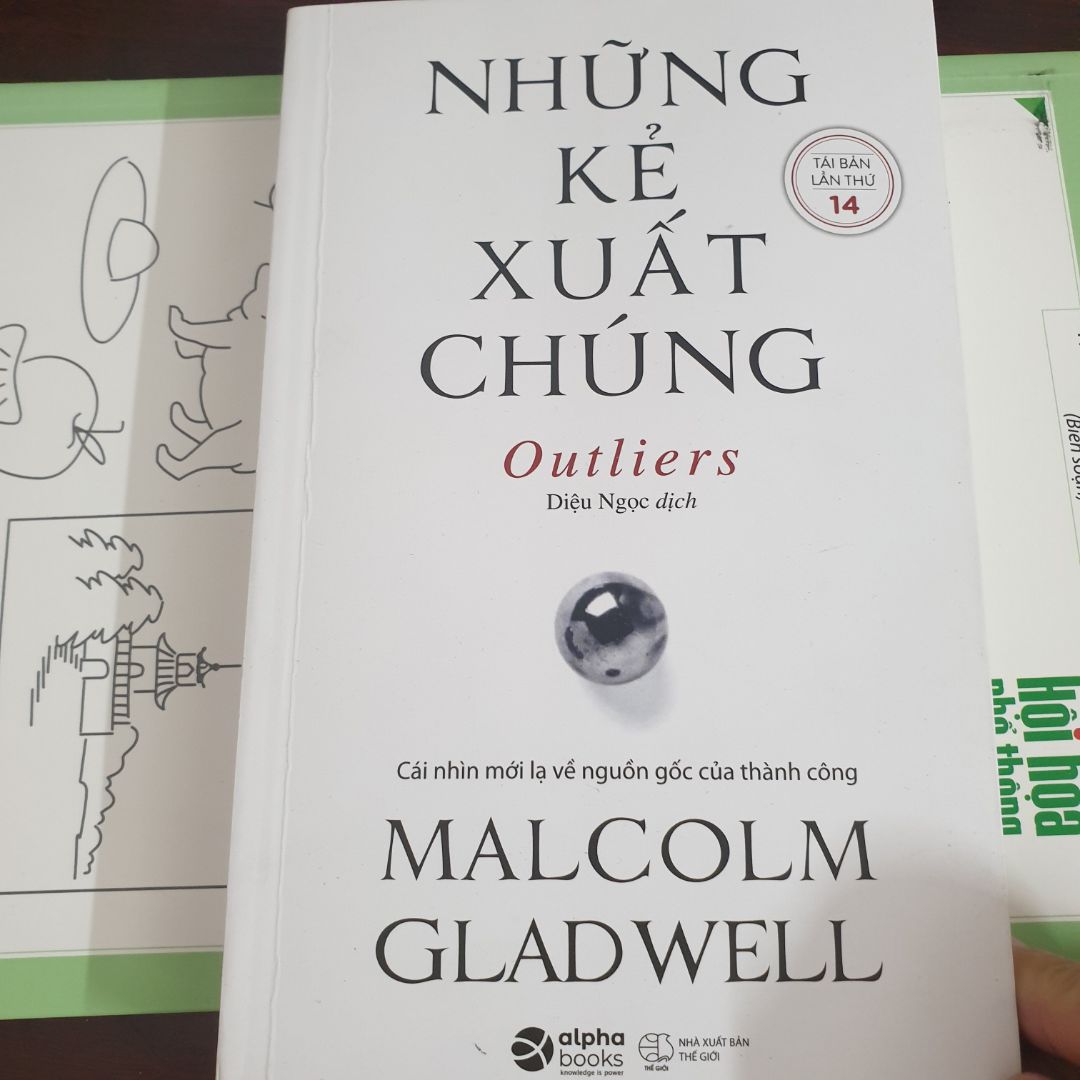 ''Những kẻ xuất chúng, xét cho cùng, chẳng hề xuất chúng" - Đó là luận điểm của tác giả đúc kểt gần cuối cuốn sách... Bằng những luận điểm chứng minh, phân tích, so sánh những cá nhân thành công, kiệt xuất và những cá nhân tưởng chừng như những điểm sáng nhưng cuộc đời không phải vậy. Mỗi cá nhân trở thành người xuất chúng giường như đều hội tụ đầy đủ về Thiên thời, địa lợi, nhân hòa; Với sự cố gắng không mệt mỏi, làm việc hăng say hoặc đứng dậy sau vấp ngã. Tóm lại IQ chỉ là 1 phần trong thành công của mỗi người.