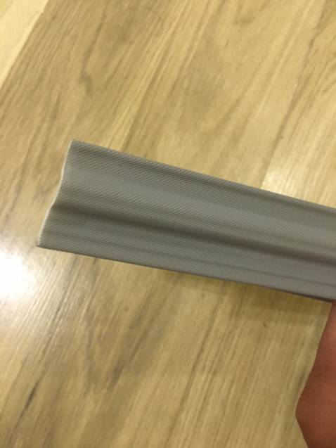 Thời gian giao hàng nhanh, hàng nhận được đúng với mô tả sản phẩm.

Mẫu ron này khá xịn, hàng dày hơn 1 số shop mình từng mua, Màu xám dùng rất sạch, không hề bị bám bụi.

Keo dán chắc chắn.


Mình cực kỳ hài lòng khi chọn đúng gian hàng uy tín.