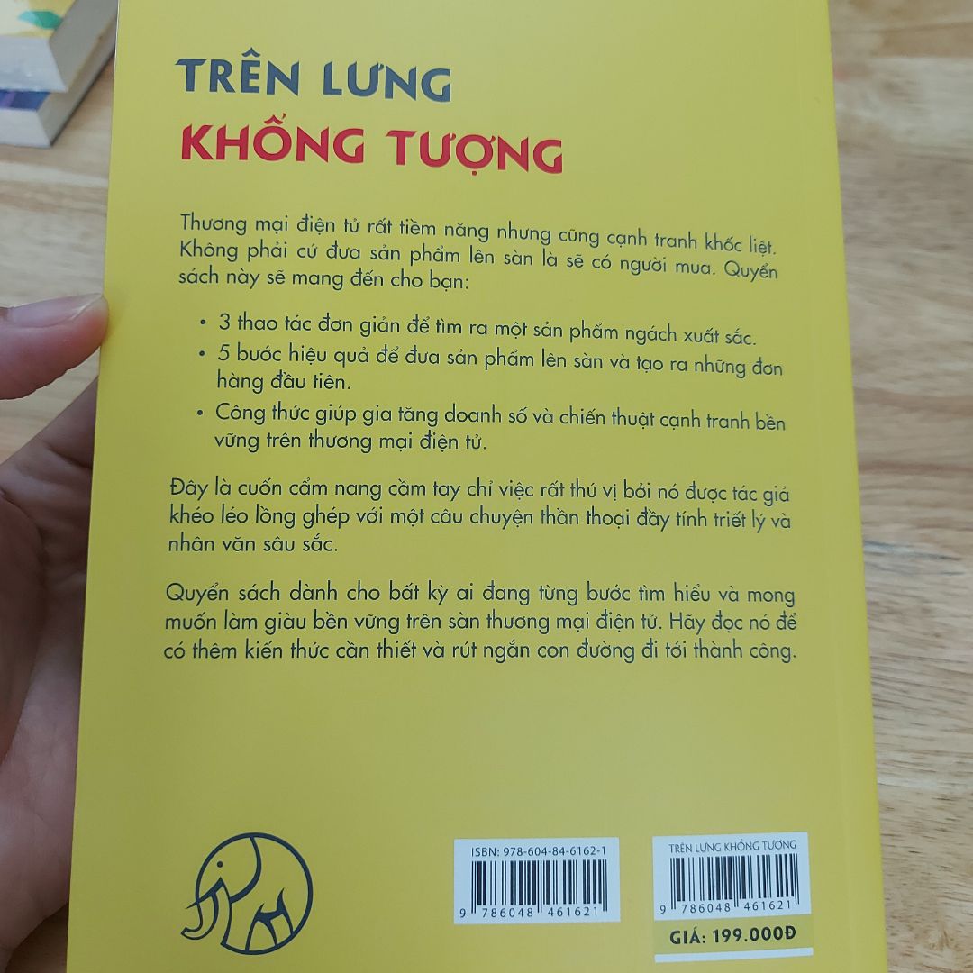 Tiki đóng gói, giao hàng nhanh, sách được bao bọc cẩn thận
Sách hay, cách hành văn gần gũi dễ hiểu, nội dung thiết thực, phù hợp thời đại ngày nay
Tác giả có tương tác qua chatbox nên cũng có một cảm giác cùng đọc sách với tác giả, có vấn đề gì hỏi, tác giả cũng sẽ phản hồi lại
Tôi  ủng hộ những quyển sách tác giả phát hành