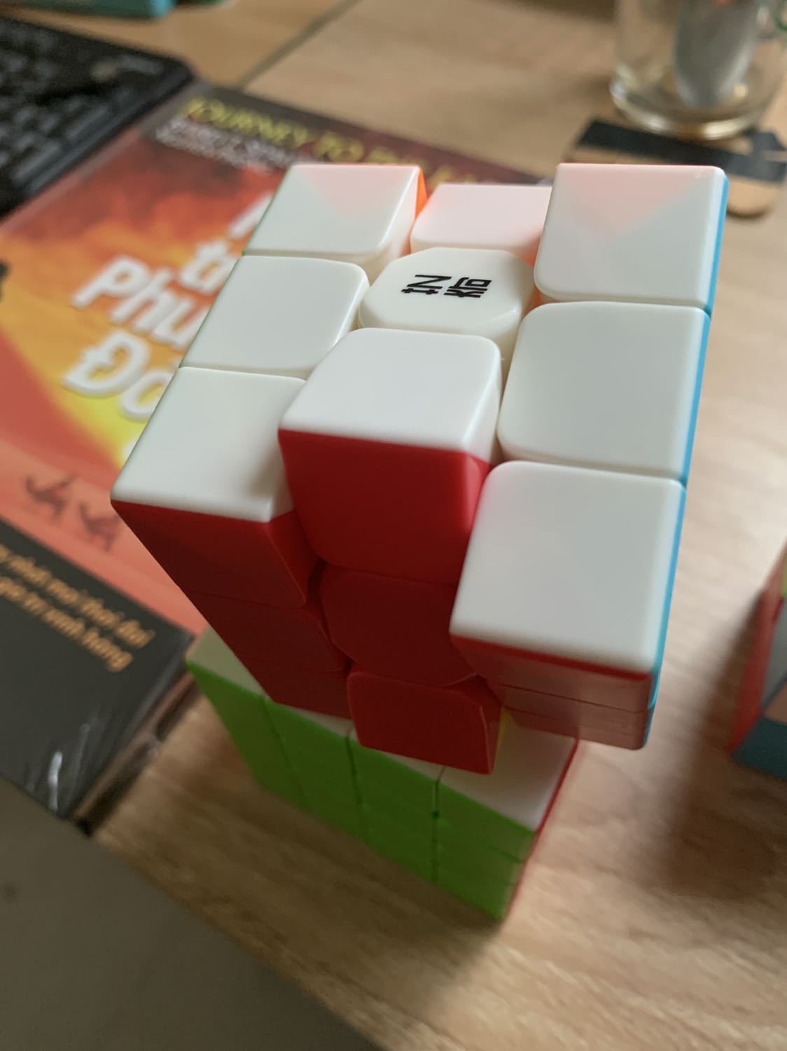 xoay mượt, đàn hồi tốt khi xoay lỗi. Không có nam châm bên trong tuy nhiên với tầm giá này thì rất tốt