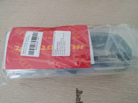 Đóng gói cẩn thận, đẹp, có hộp nhựa bảo vệ kính chắc chắn, giao hàng nhanh