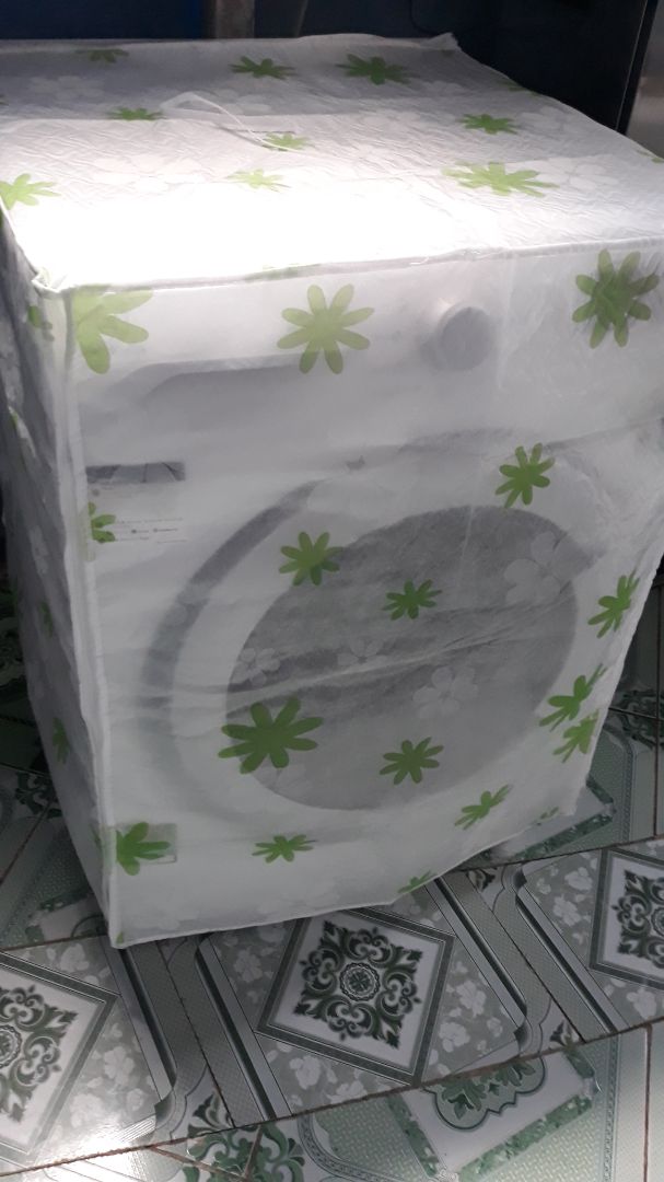 màu đẹp. giao hàng nhanh. chỉ là không đc tốt lắm. dây vừa kéo đã đứt mất. khâu lại cũng xài đc. bọc  k vừa máy nhà mình. mình cắt nếp gấp đó ra mà vẫn k vừa. nói chung xài tạm đc