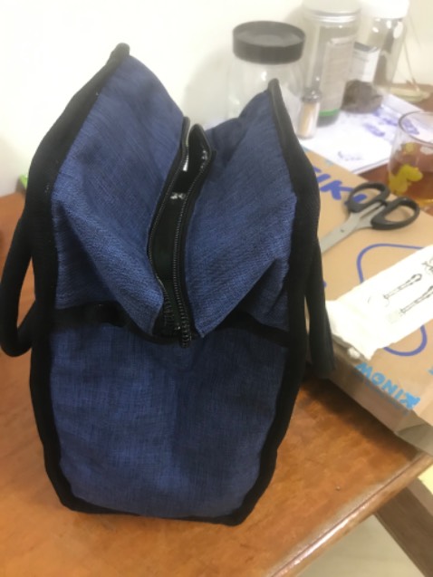 Shop đóng gói cẩn thận, giao hàng nhanh, nhân viên Tiki cởi mở. Túi may chắc chắn, chất liệu bề đẹp, giá cả phải chăng; ngoài ra còn kèm túi nhỏ đựng Đũa, muỗm, nhất là thư Cám ơn, bán hàng rất chuyên nghiệp. Nên mua sử dụng.