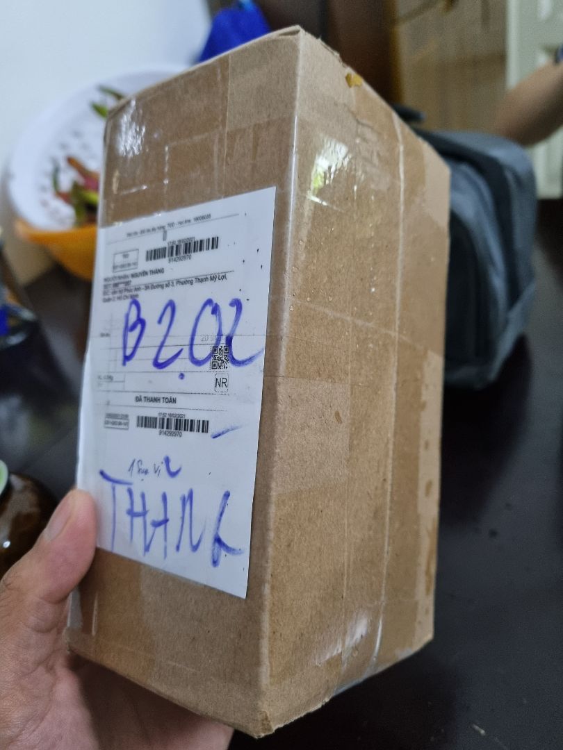 sản phẩm mua trên Tiki mà trên hộp đóng gói không có tem TIKI , đóng gói cẩu thả . Có cảm giác như *** hay gian hàng không phải đối tác của Tiki vậy . trước giờ mua trên tiki lúc nào cũng thấy có tem chữ tiki màu xanh trên băng keo niêm phong . Cảm giác rất hoài nghi về chất lượng sản phẩm :((