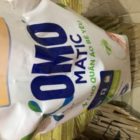 Dòng nước giặt có mùi dễ chịu nhất trong các loại nước giặt của Omo. Lại an toàn. Nhà mình có con nhỏ nên thường dùng loại này cho cả nhà. Giá ổn,giao nhanh Dòng nước giặt có mùi dễ chịu nhất trong các loại nước giặt của Omo. Lại an toàn. Nhà mình có con nhỏ nên thường dùng loại này cho cả nhà. Giá ổn,giao nhanh