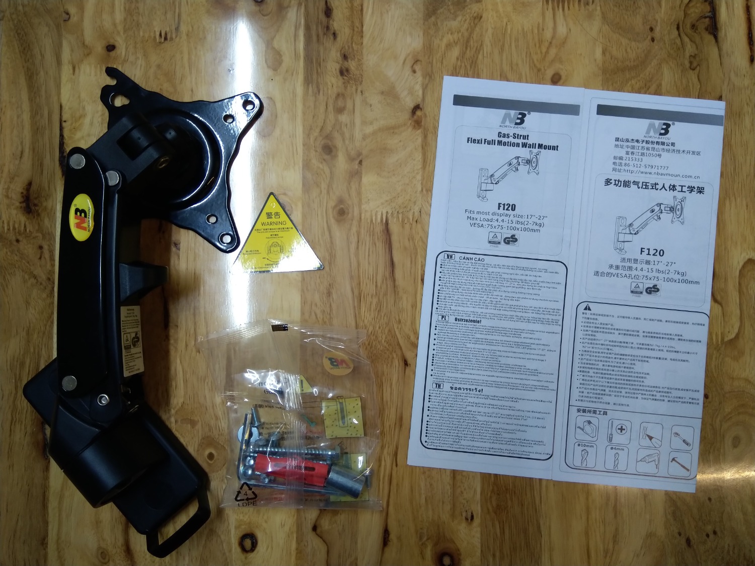 Vesa mouth nhỏ gọn, các khớp xoay cực kỳ chắc chắn luôn.
Catalog có tiếng việt nhưng mà là vài dòng cảnh báo gì gì đó thôi. Hướng dẫn lắp ráp bằng hình ảnh cũng dễ.