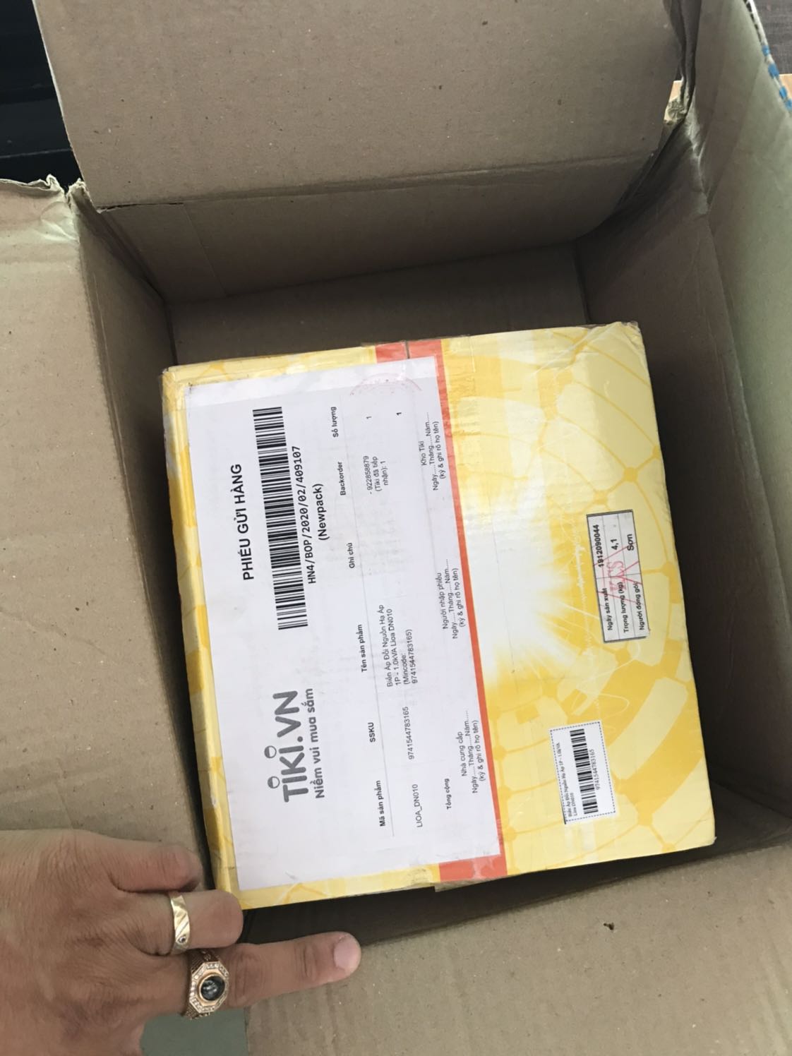 Đóng gói cẩn thận, đo điện áp khá ổn. Mấy cái này thường phụ thuộc điện áp đầu vào. Cuộc dây Sơn màu đồng. Thích cái vỏ bằng nhựa nên ít sợ bị rò điện. Cám ơn shop, cám ơn tiki.