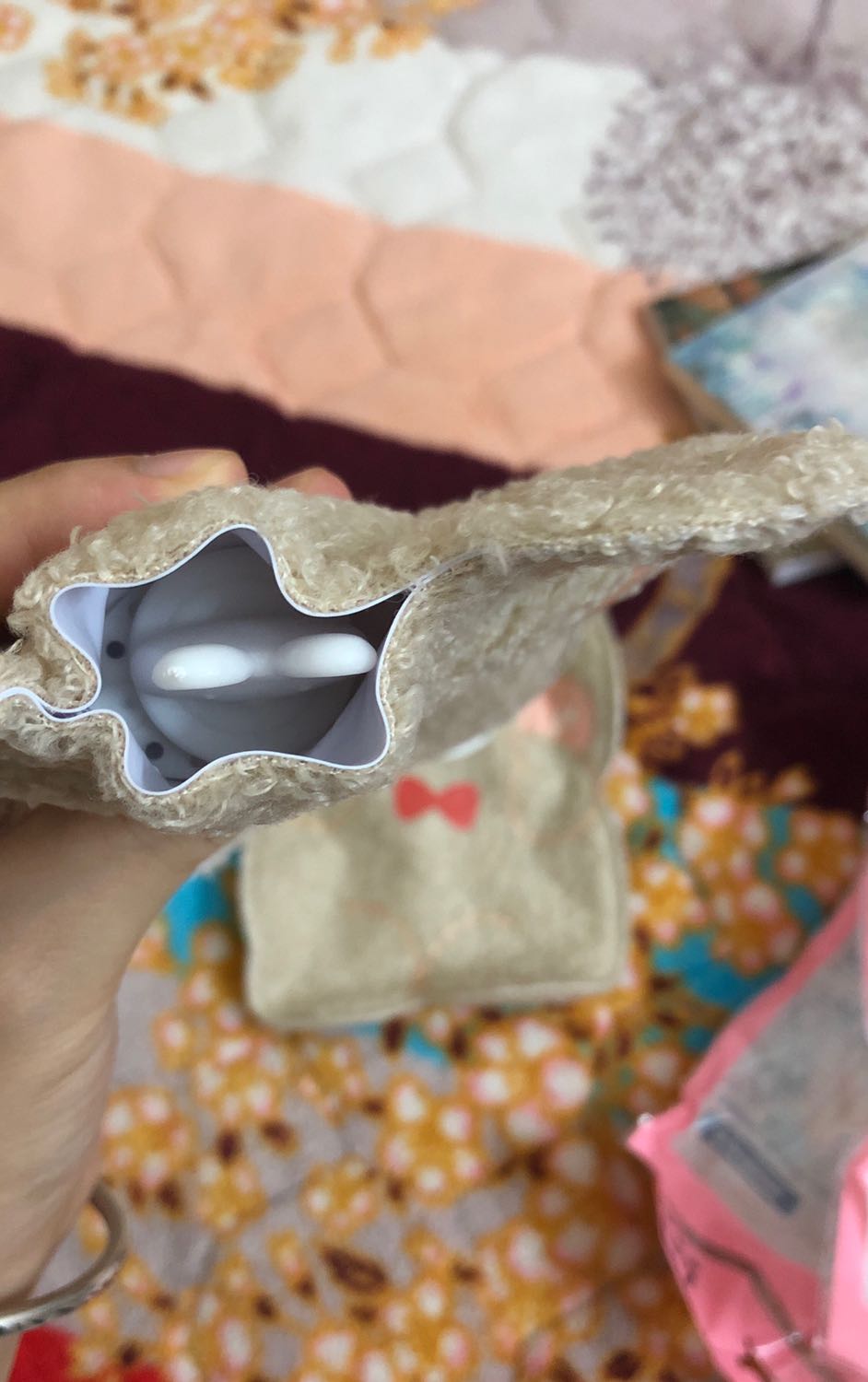 Túi siêuuu xinhhh, cầm rất chắc chắn, rất mịn và đẹppp giống hình luôn ạaaa. Tuy nhiên thì giao hàng hơi bị lâu ạ. Chắc do dịch nên mình cũng k sao. Anh shipper thân thiện. Nói chung là rất hài lòng ạ.