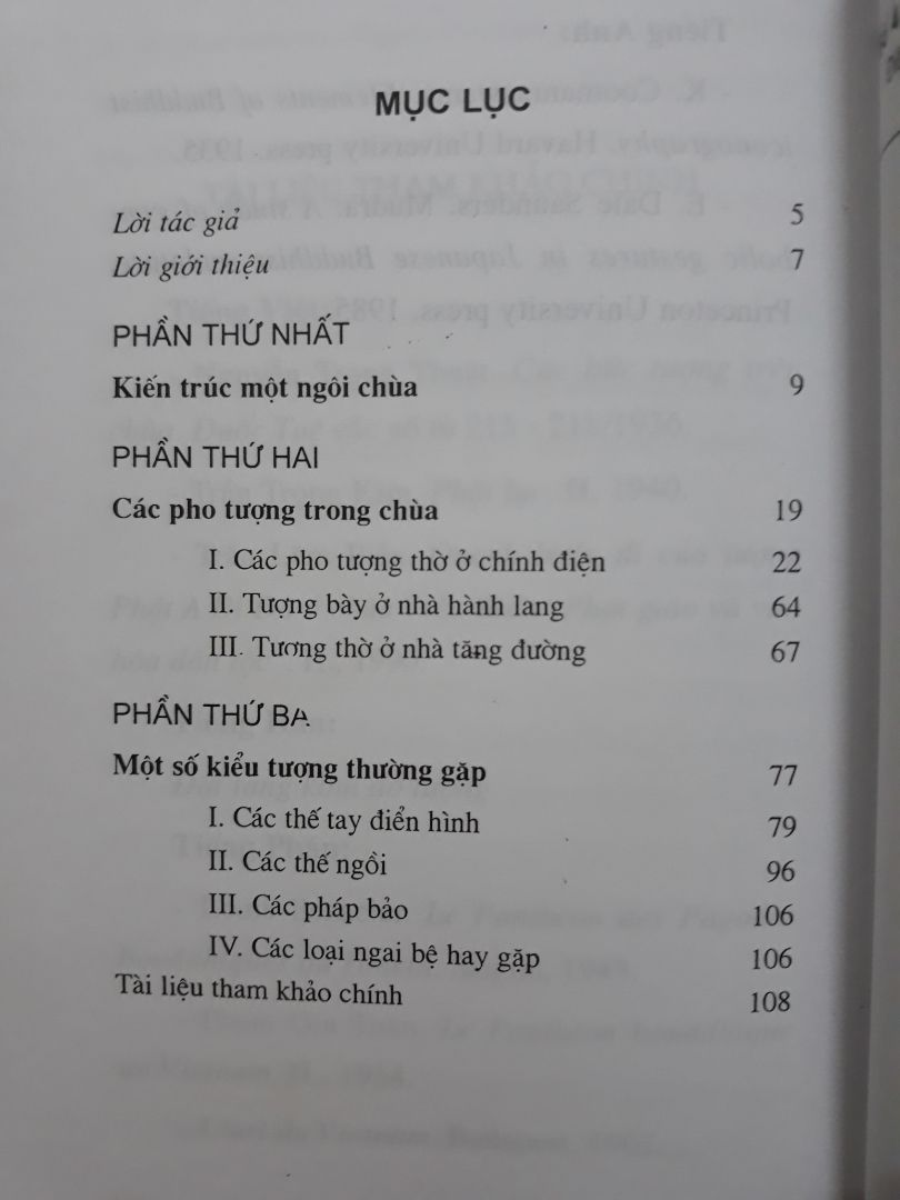 Sách được xuất bản cách đây khá lâu nhưng vẫn còn mới, shop bọc nylon cẩn thận. Mặc dù khâu in ấn hay trình bày của cuốn sách này không được lung linh hay đẹp lắm nhưng bù lại nội dung rất đáng đọc. Sách cung cấp những kiến thức cơ bản về một ngôi chùa điển hình ở Việt Nam. Đặc biệt, thông tin về những pho tượng được thờ và ý nghĩa của chúng rất có ích.