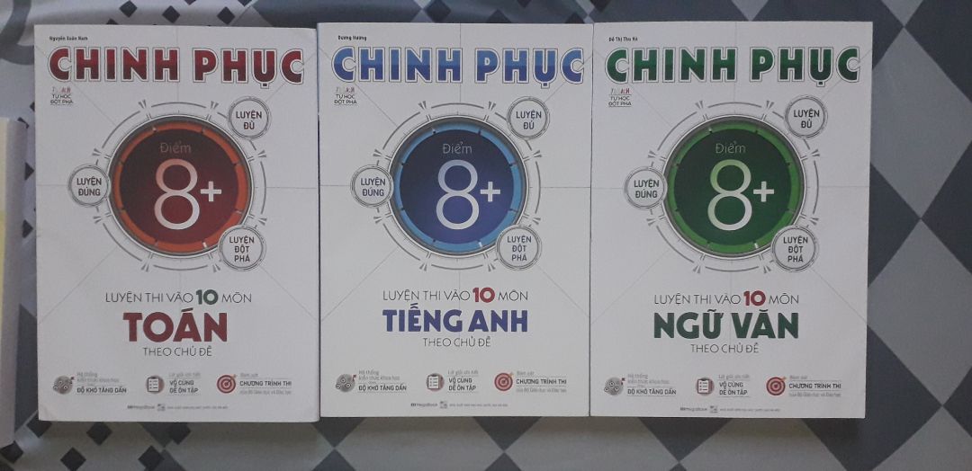 sách đẹp, nội dung khá đầy đủ, giao hàng rất nhanh sớm hơn dự kiến tuy nhiên chắc do quá trình vận chuyển nên sách có chút móp méo, cũng có một số trang cắt lỗi, đọc sơ qua thì nội dung tương đối thích hợp cho các bạn ôn thi và tuyệt nhất là môn văn xây dựng bài học rất tuyệt vời recommended các bạn muốn tìm sách ôn thi nha 💞💞