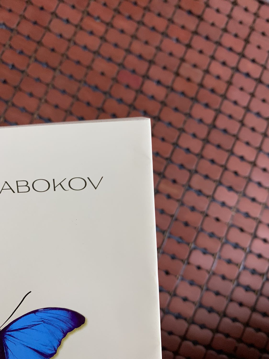 sách đẹp, nhưng bị cấn ở bìa sách mình mong muốn từ lần sau các nhà bán hàng bên tiki và tiki trading hãy dùng bọc chống sốc để bảo quản sách nguyên vẹn khi vận chuyển vì chẳng ai muốn cuốn sách của mình giao đến tay mà bị bụi bẩn hay quăn cả