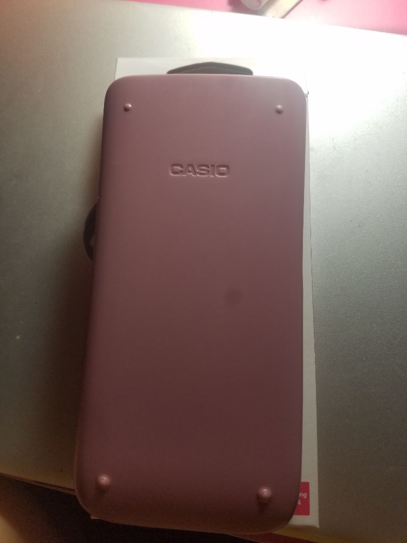 Giao về hộp rất đẹp luôn, không hề có móp méo gì hộp ở bên ngoài đâu. Nếu ai đang muốn mua em này vì nghĩ màu hồng phớt thì dẹp đi, màu hồng "mắm tôm" bên ngoài và bên trong thì màu sẽ nhạt hơn. Shipper không thân thiện lắm, hẹn chiều quay lại nhưng shipper không chịu mà tới mấy ngày sau mới quay lại. Nhưng đó cũng không phải tại shop nên vẫn 5 sao ♡ nói chung là đáng mua trong tầm giá