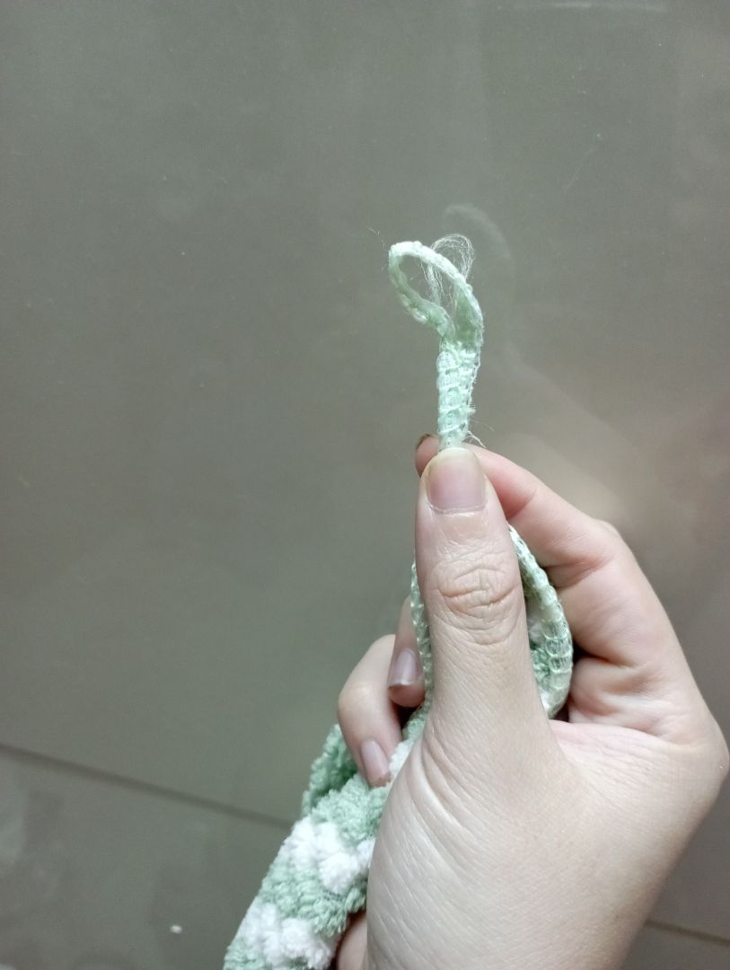 sản phẩm mềm mịn xài êm thám hút tốt. có dây treo,hơi ít màu gồm 4 khăn hồng, 2 khăn xanh; 2 khăn màu nâu