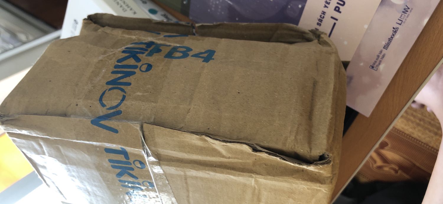 Đề nghị tiki nên xem xét lại các khâu đóng gố hàng và vận chuyển
Mình mua sách mới mà như sách cũ
Vừa nhăn nhó bẩn gáy không chỉ một cuốn mà đến tận 2-3 cuốn trong một đơn hàng(mua 6 cuốn) 
Đề nghị bộ phận cskh của tiki nên xem xét và xử lí
Không chỉ riêng mình mà nhiều người cũng nói tiki ngày làm ăn càng tệ
Đóng góp chân thật thì có bao giờ duyệt