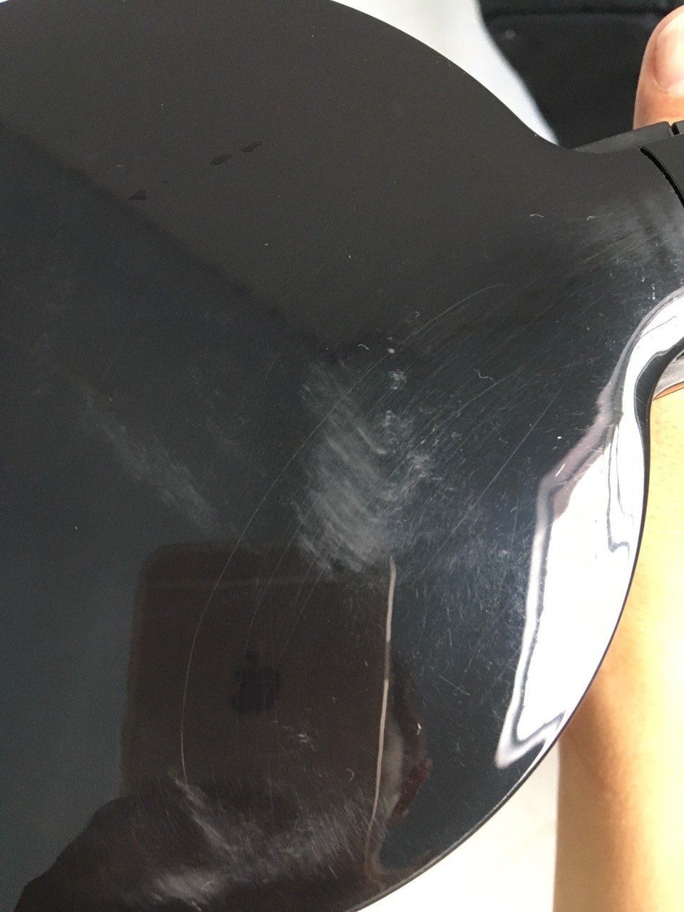 Không biết có phải hàng mới ko, mà nắp bình bị trầy nhiều quá