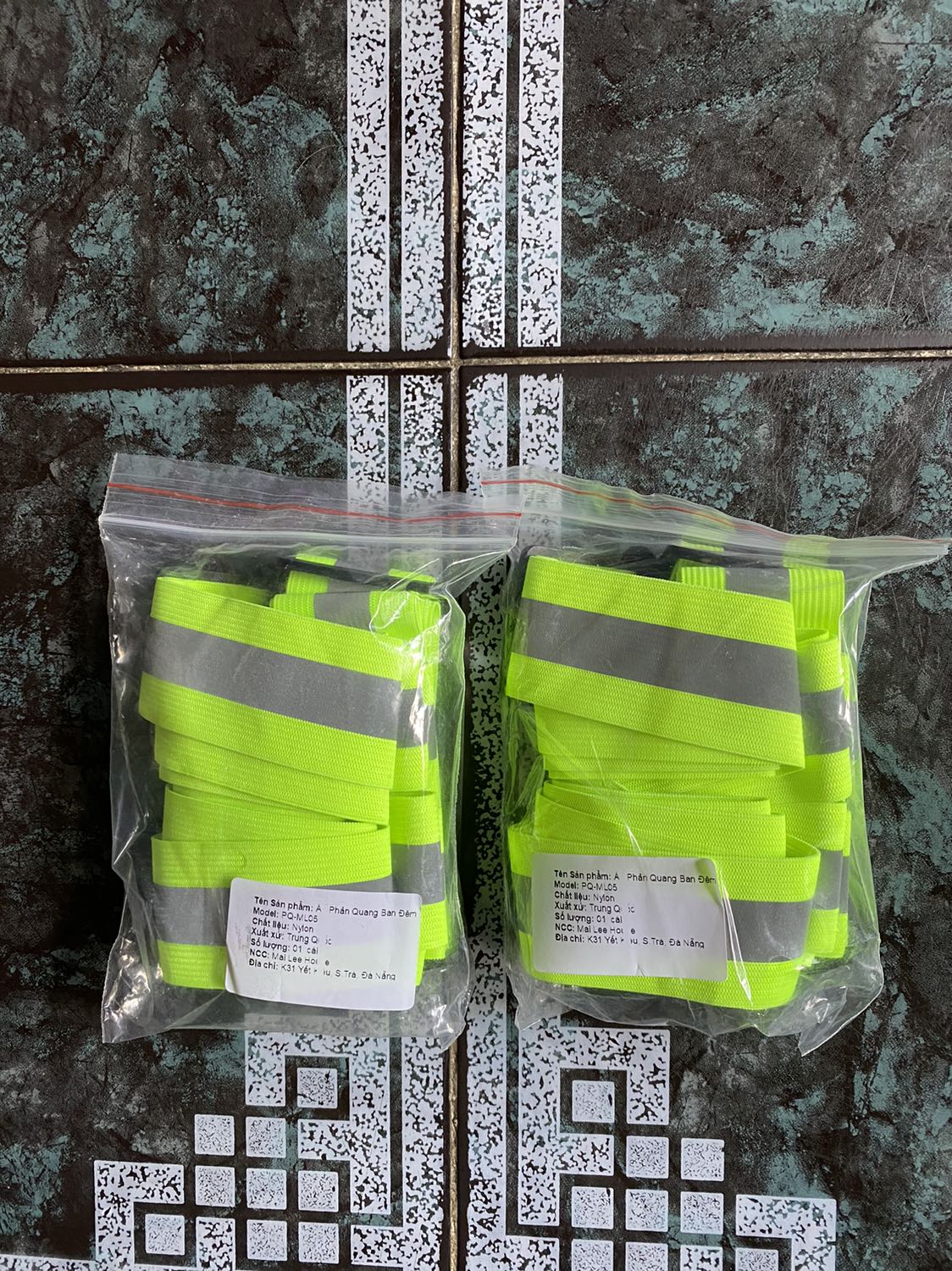 màu sắc dạ quang nổi, thích hợp cho đi đường xa khi về đêm!