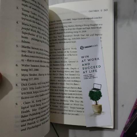 Cân bằng công việc và cuộc sống không phải là chuyện hoang đường, nhưng khối lượng công việc và những kỳ vọng không hợp lý sẽ khiến nó trở nên bất khả thi. Tầm nhìn của những người nhiều hoài bão luôn vượt xa khỏi nguồn lực của họ. Và điều khác biệt lớn nhất giữa các nhà lãnh đạo hiệu quả với những người chỉ huy đơn thuần là sự khôn ngoan. Họ biết có thể yêu cầu người của mình làm việc ở mức độ nào, nên đánh giá cũng như đầu tư vào nhân viên ra sao. Hãy nhớ rằng, cuộc sống của nhân viên không phải là thẻ tín dụng để phục vụ những kế hoạch đầy tham vọng của lãnh đạo.