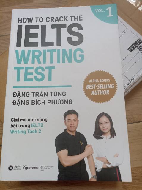 Giao hàng cực nhanh, đóng gói chưa kĩ lắm vì sách bị cong ở mặt sau và hơi dơ, nhưng nhìn chung chất lượng ổn nha cả nhà. Nên mua nè