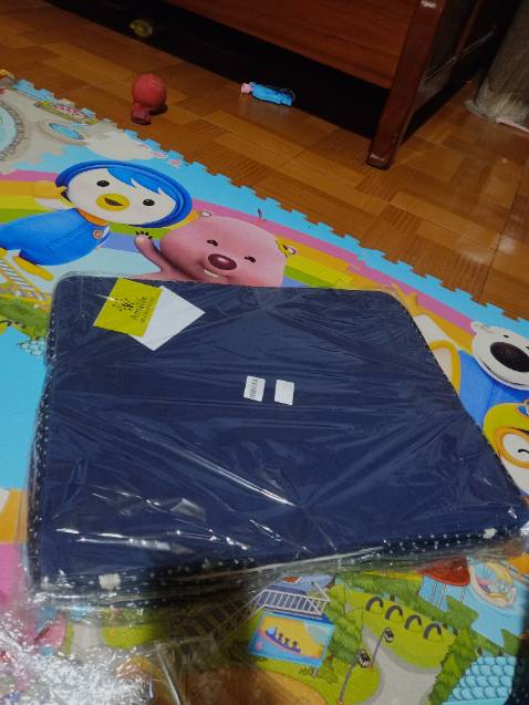 Đóng gói kĩ, có thẻ chính hãng,khung sắt gấp gọn chắc.