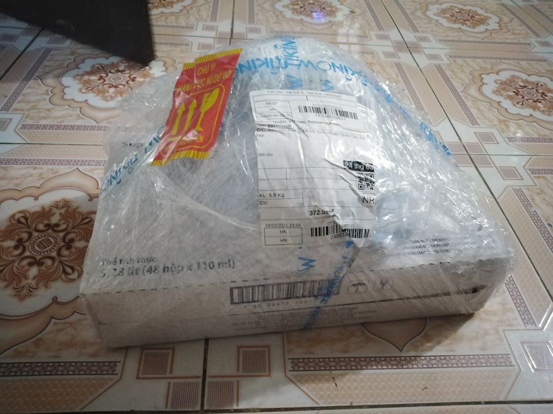 Sữa OK nhưng khâu đóng hàng của tiki làm mình hơi buồn. Chỉ gói ni *** mà không bọc chống sốc gì cả. Hộp bị móp 1 chút nên mình ngại đổi trả.mong tiki chú ý lhơn vấn đề này. Giá rẻ hơn mua ở ngoài shop Sữa OK nhưng khâu đóng hàng của tiki làm mình hơi buồn. Chỉ gói ni *** mà không bọc chống sốc gì cả. Hộp bị móp 1 chút nên mình ngại đổi trả.mong tiki chú ý lhơn vấn đề này. Giá rẻ hơn mua ở ngoài shop