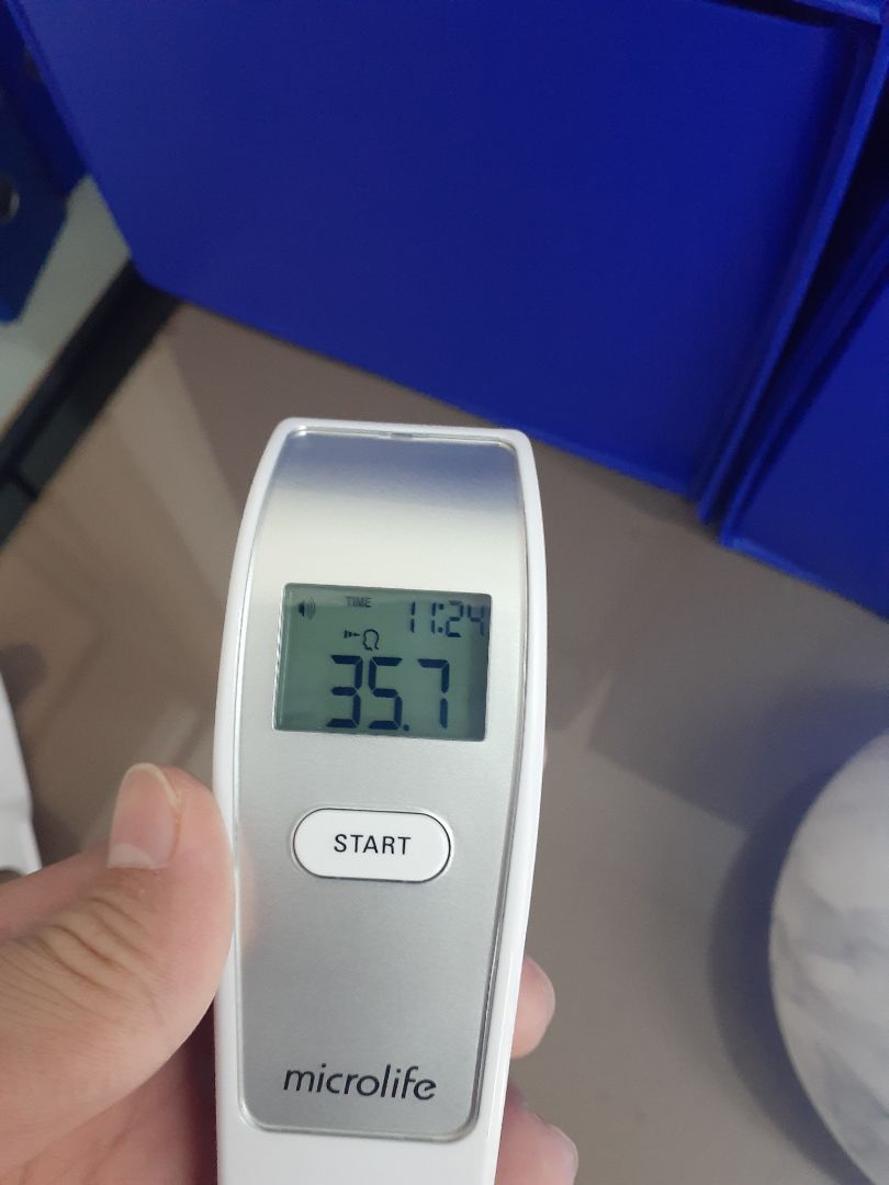 Sử dụng cũng đơn giản 
mình xem trên mạng tự cài được ngày giờ
Đo nhiệt độ khá chính xác
mình đã đo thử nhiệt độ cơ thể, nước lạnh và nước sôi