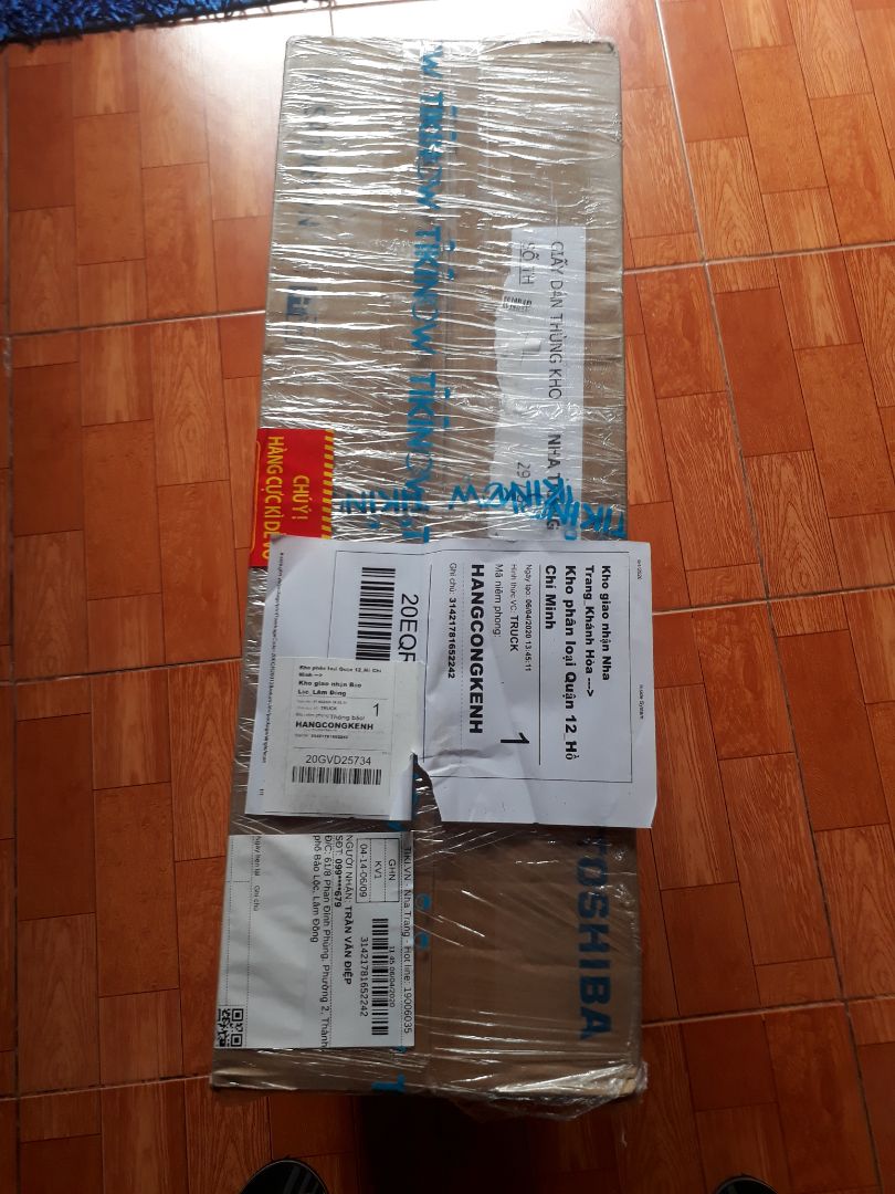 Mình mua của tiki traiding. Giao hàng khá nhanh, free vận chuyển. Quạt đẹp, khá êm. Mình không thấy thẻ Bảo hành đâu, hay BH điện tử? Có phải kích hoạt gì thêm không? Lắp ráp khá dễ dàng, tiện vệ sinh lau chùi sau này. Về độ bền dùng thời gian mình sẽ đánh giá sau.