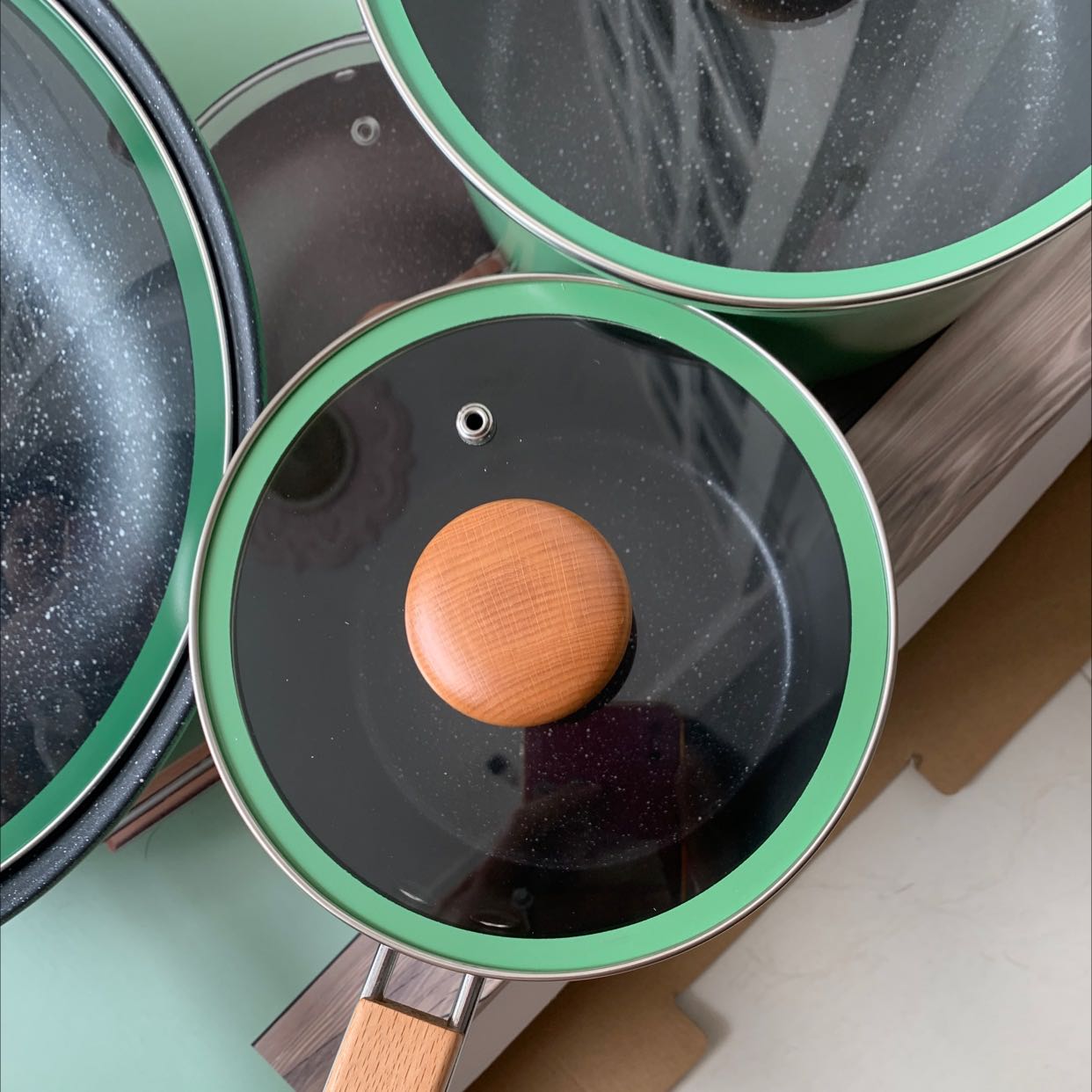 màu đẹp sang quá dùng làm quà tặng thích thiệt sự cái chảo bự dã man kkk 32cm này mà xào mì là hết bài giá ổn