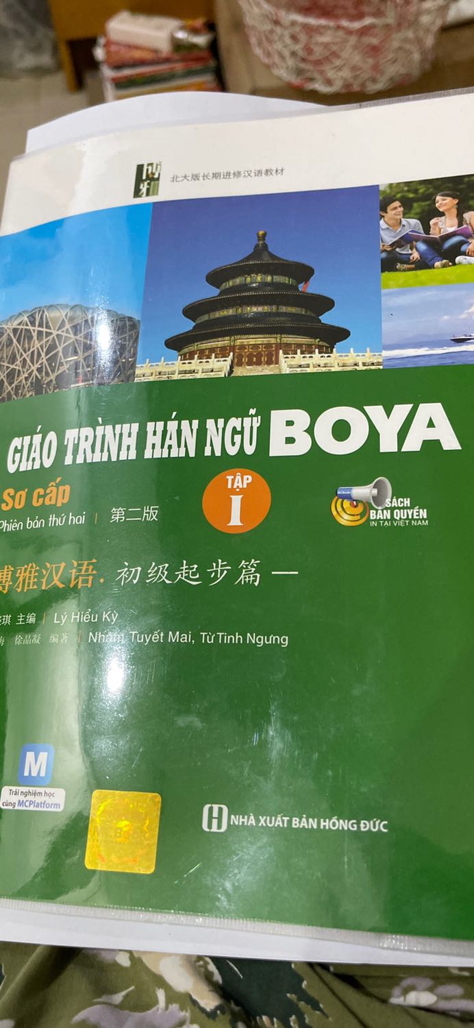 Sâch đuọc giao từ Hà nôii nhưng về sớm hơn dự kiến, sâchs mới đóng goi cẩn thận nhưng co lẽ giao từ Hn nên không hỗ trợ bookcare nên hơi buồn!