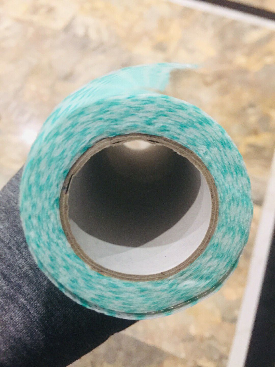 shop giao hàng nhanh, đầy đủ sản phẩm. về giấy thì khá oke . lau sạch, thấm hút tốt