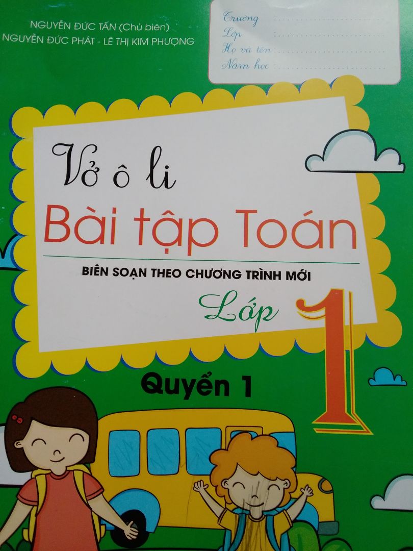 Khổ vở to, giấy trắng sáng, mịn, phù hợp cho bé viết và làm toán.