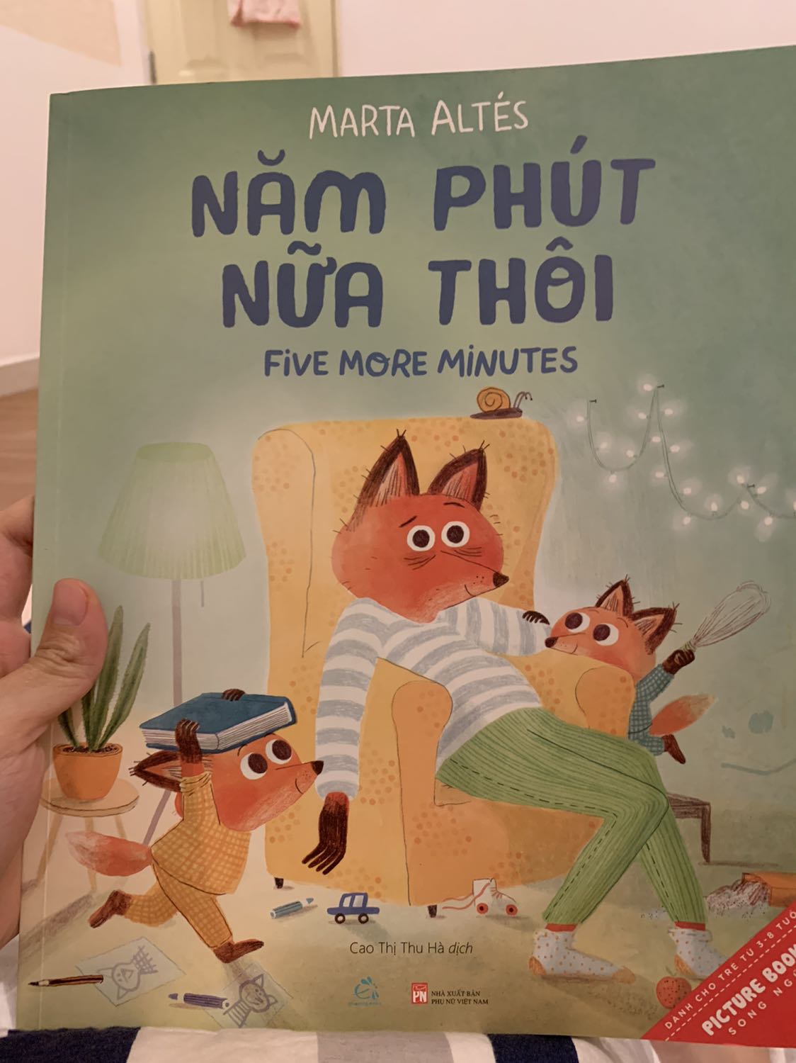 Truyện rất dễ thương, hình ảnh đẹp nội dung hay, bản dịch cũng rất hay nha mọi người, bé 1t5 rất thích, mình sẽ tìm mua hết sách của tác giả này