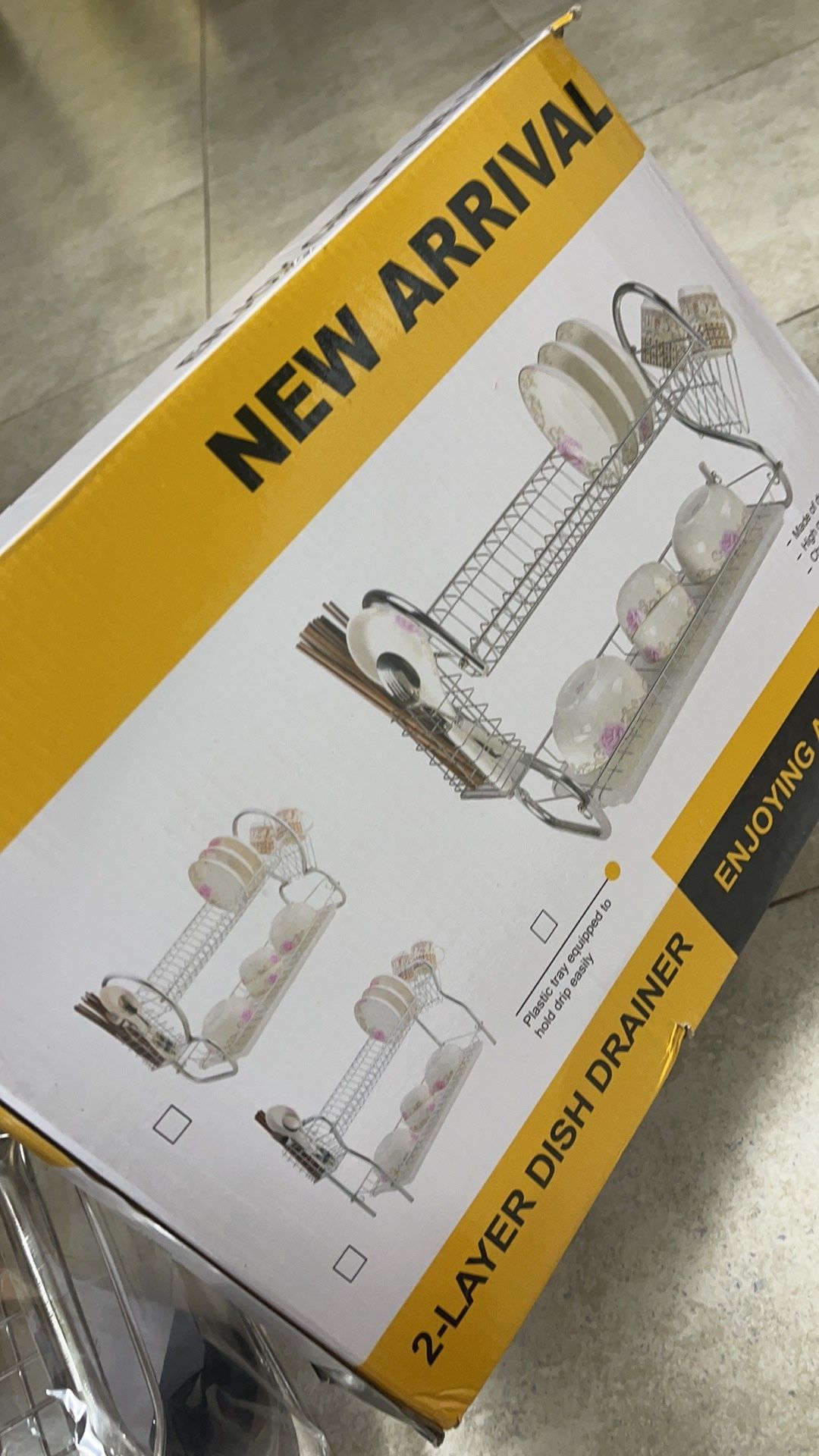 kệ chắc chắn, đựng bát nhà 3 ng oke luôn. nhẹ nên rất tiện di chuyển. mối hang cũng kít k cái nào bung cả