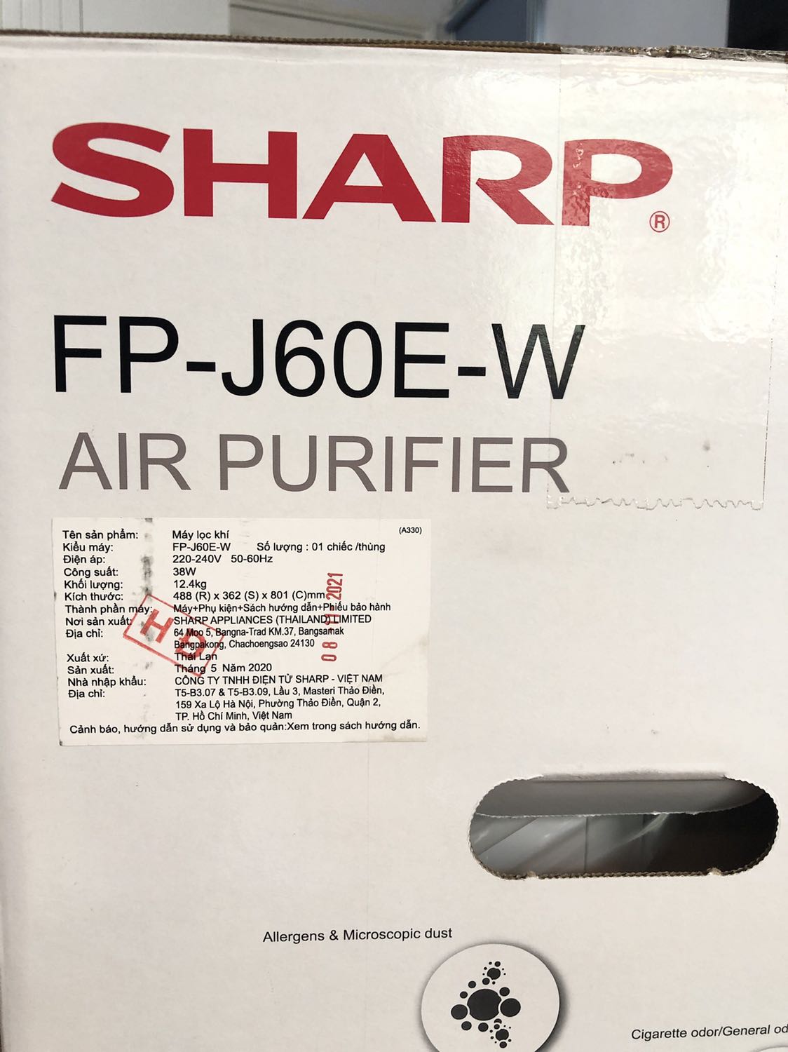 Máy khoẻ, hút bụi và khử mùi ok. Ngày hết hạn bảo hành theo Giấy bảo hành khi mở hộp vào tháng 11/2021(đúng tháng mua hàng), sản xuất từ tháng 7/2020, có vẻ là hàng tồn kho. Gọi lên tổng đài hãng Sharp nhân viên hãng báo hỗ trợ active luôn và đảm bảo đủ 1 năm bảo hành tính từ ngày mua trên Tiki.