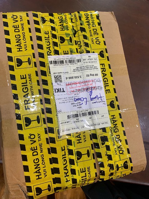 Sản phẩm bàn giao đầy đủ giống như trong hình kiểm tra mức pin đầy chưa thử sạc nhưng đóng gói rất cẩn thận và đầy đủ đẹp rất hài lòng để lúc sa  sạc thử xem sao