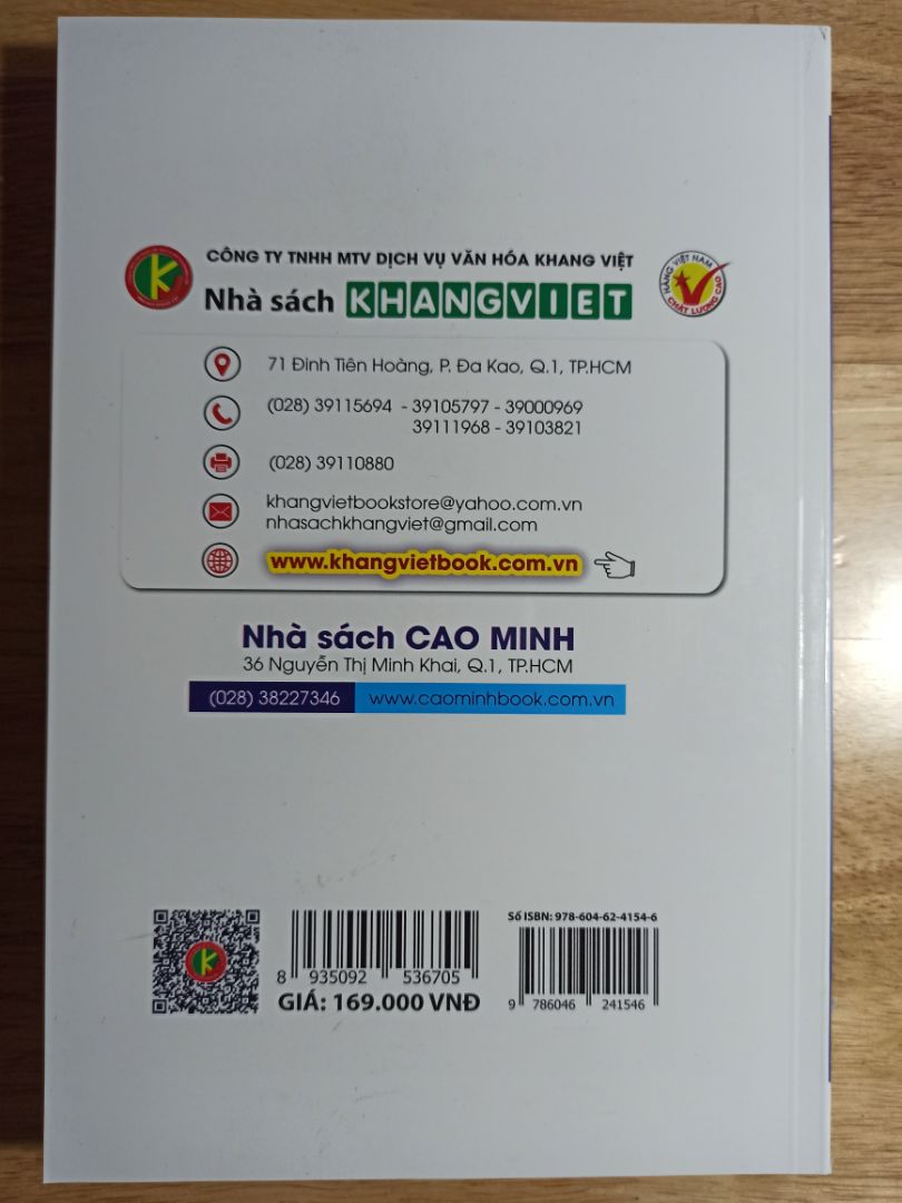 Sách hay dùng cho các bạn học vật lí có dự định thi học sinh giỏi vật lí vào chuyên lí. Sách gồm 3 chủ đề (nối tiếp quyển tập 1) và các đề thi học sinh giỏi và thì chuyên. Giá rất tốt. Tiki đóng gói sản phẩm và giao hàng tốt.