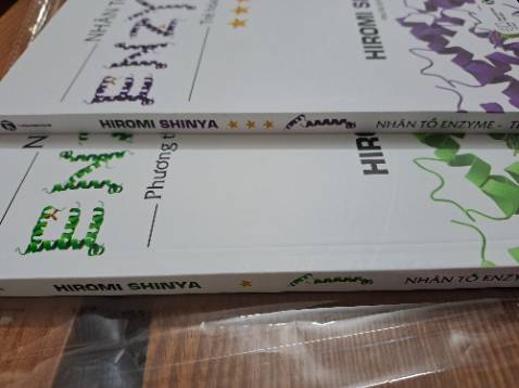 Sách chất lượng tốt, giao hàng cực nhanh, đặt hàng hôm thứ sáu mà hôm sau thứ bảy đã giao đến tay rồi