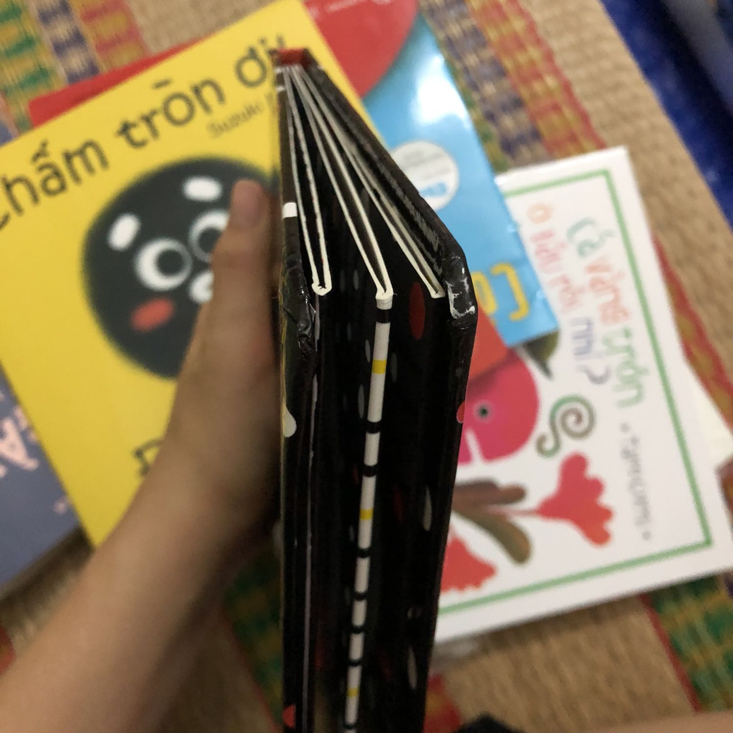 Sách mua cho bé sơ sinh, góc sách bị cấn nhiều làm mình hơi buồn tẹo. Giao hàng nhanh.