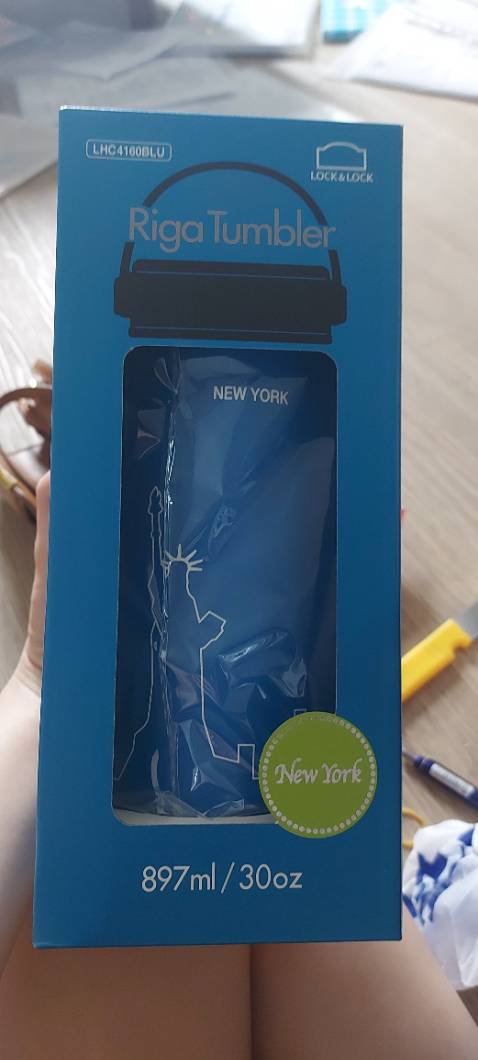 Mình đánh giá 5* cho thương hiệu Lock&Lock thôi nhen, nói chung bình mẫu mã đẹp, to hơn mình nghỉ.Chưa xài nên chưa thể đánh giá về chất lượng cũng như thời gian giữ nhiệt lâu mau nha.Về khâu đóng gói chưa hài lòng